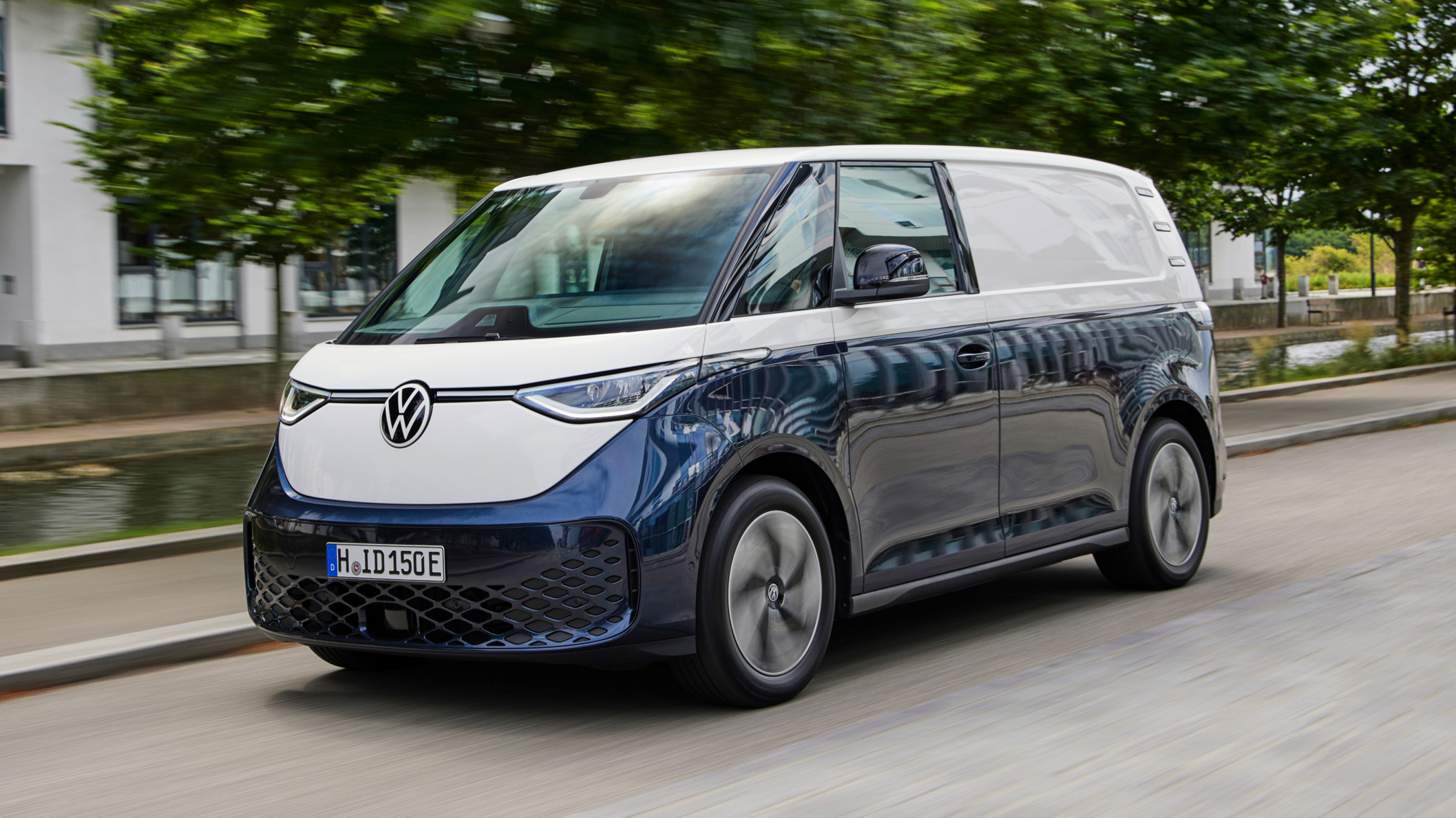 1-VW-ID-Buzz-Cargo.jpg - 150kW Commerce 77kWh Auto